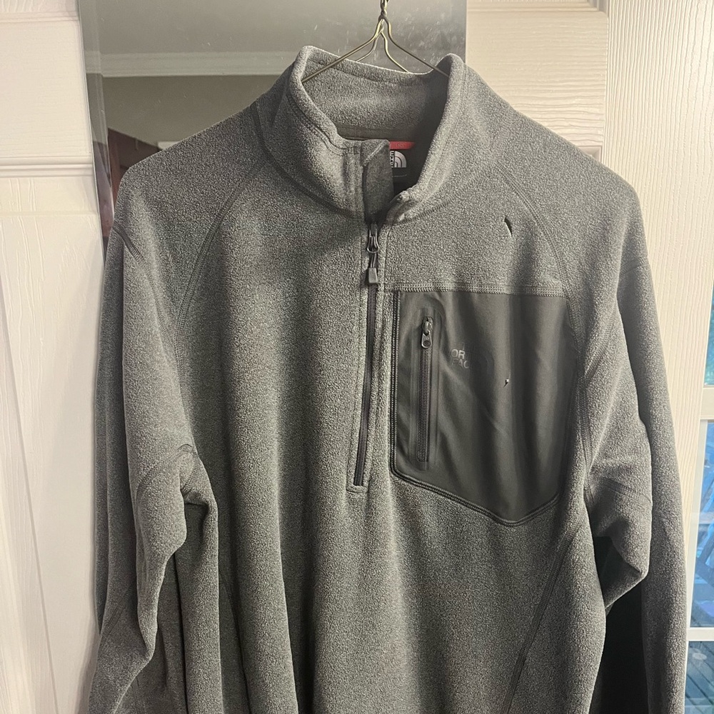 Men’s north face fleece pullover.